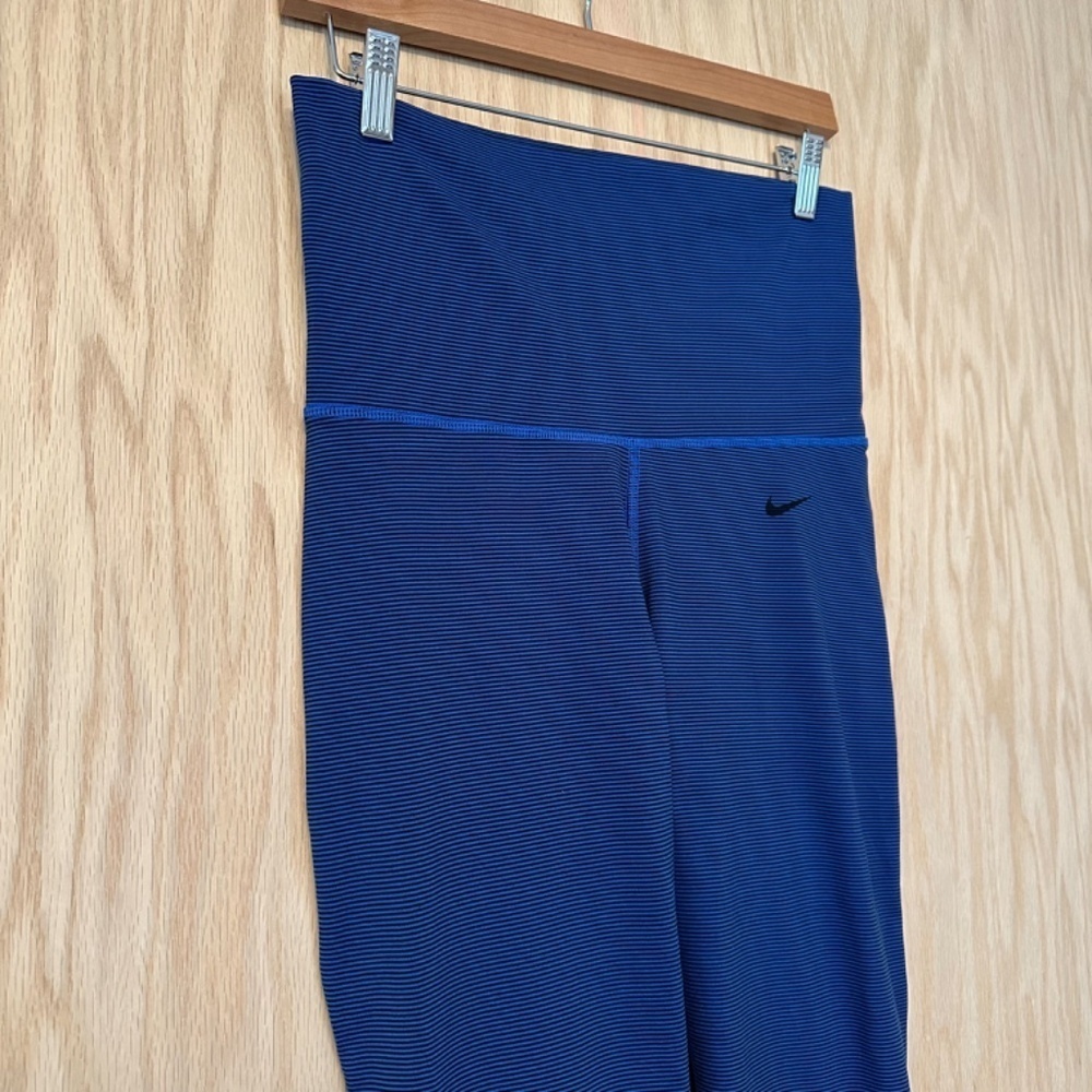 Nike Legend 2.0 Tight Fit Foldover Capri - Picture 4 of 9